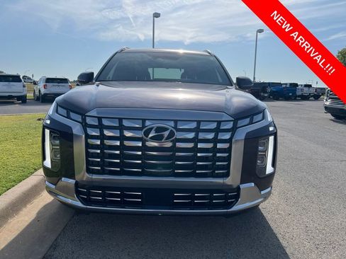 Used 2024 Hyundai Palisade Calligraphy FWD image 2