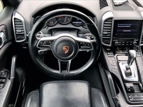 Used 2018 Porsche Cayenne Platinum Edition image 5