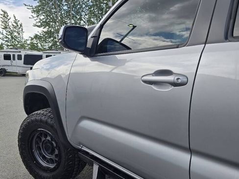 Used 2019 Toyota Tacoma TRD Off-Road AWD/4WD image 2