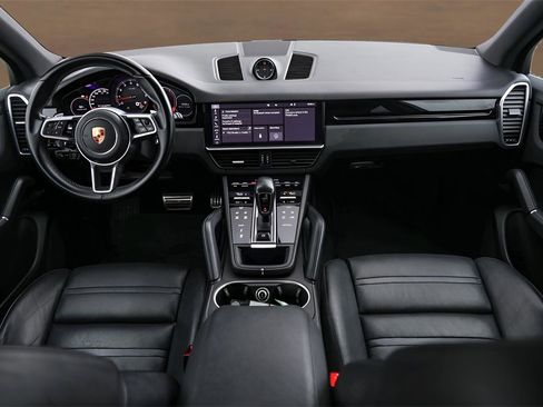 Used 2020 Porsche Cayenne S image 17