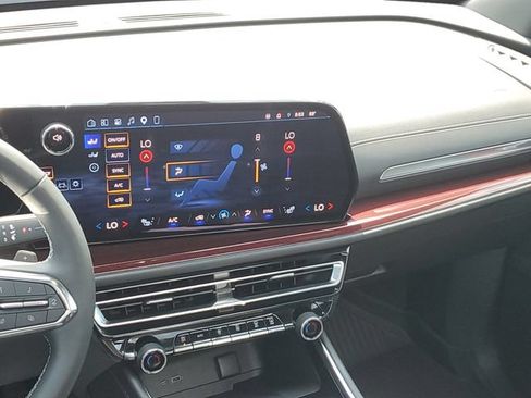 Used 2026 Chevrolet Traverse Z71 w/ Driver Confidence Package AWD/4WD image 27