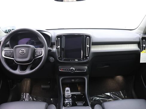 Used 2025 Volvo XC40 B5 Ultra w/ Protection Package Premier image 11