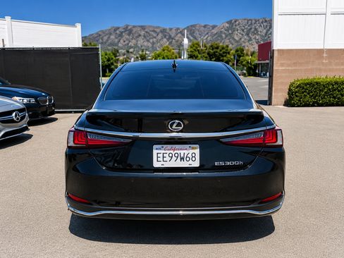 Used 2025 Lexus ES 300h w/ Premium Package FWD image 5
