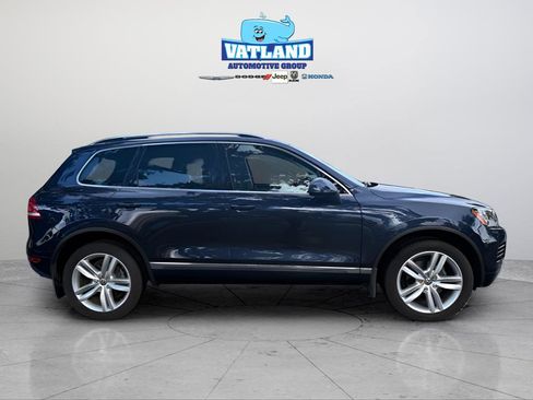 Used 2014 Volkswagen Touareg Sport AWD/4WD image 6