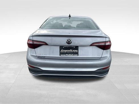 Used 2024 Volkswagen Jetta SE image 6