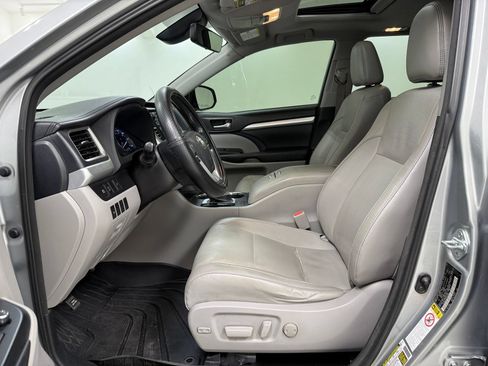 Used 2017 Toyota Highlander XLE FWD image 14