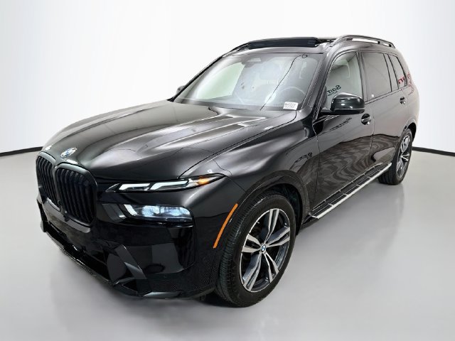 Used 2026 BMW X7 xDrive40i w/ M Sport Package AWD/4WD image 3