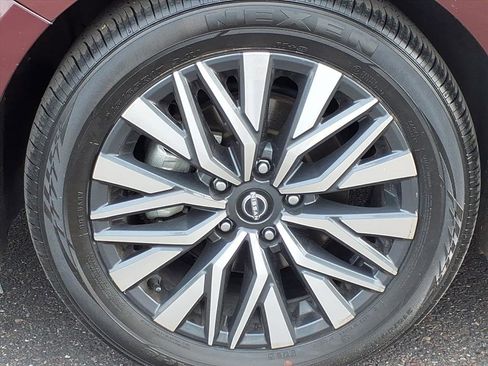 Used 2024 Nissan Altima 2.5 SV image 9