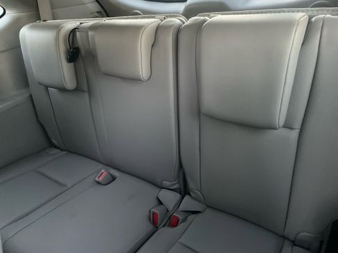 Used 2019 Toyota Highlander Limited image 16