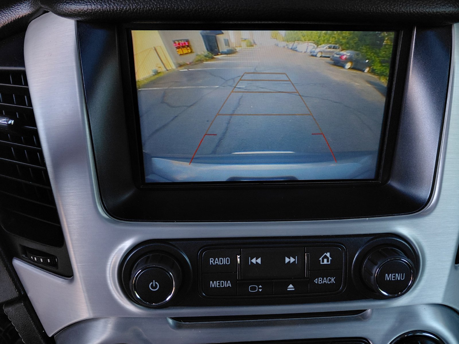 Used 2018 GMC Yukon SLT w/ Premium Edition AWD/4WD image 10