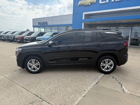 Used 2023 GMC Terrain SLE w/ Driver Convenience Package image 2