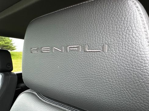 Used 2021 GMC Sierra 2500 Denali w/ Denali Black Diamond Edition image 19