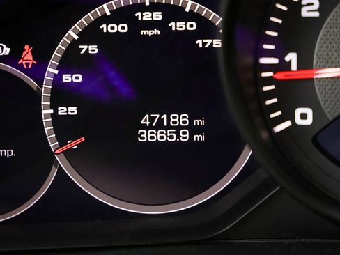 Used 2021 Porsche Cayenne Coupe image 14