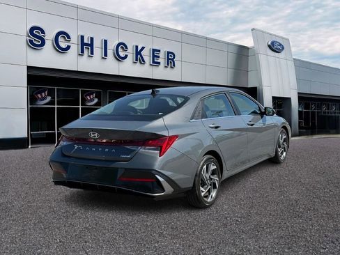 Used 2025 Hyundai Elantra Limited FWD image 2