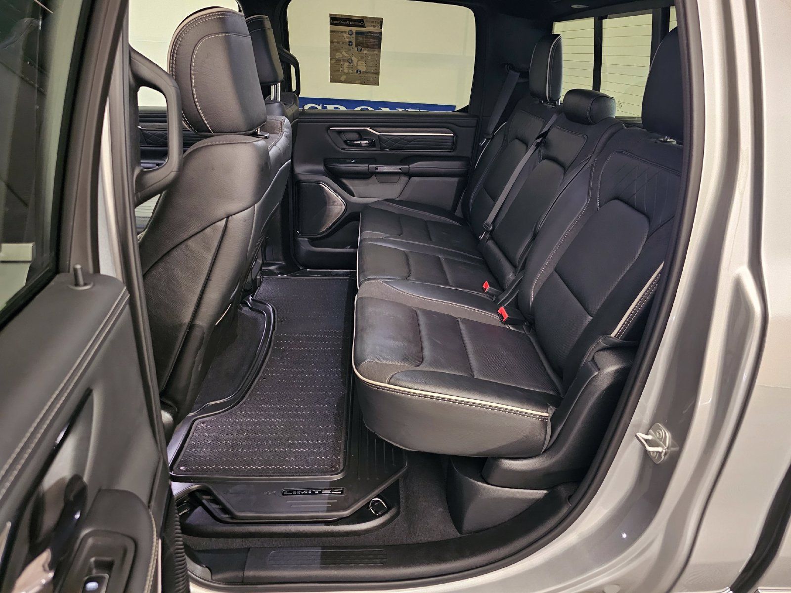 Used 2025 RAM 1500 Limited AWD/4WD image 19