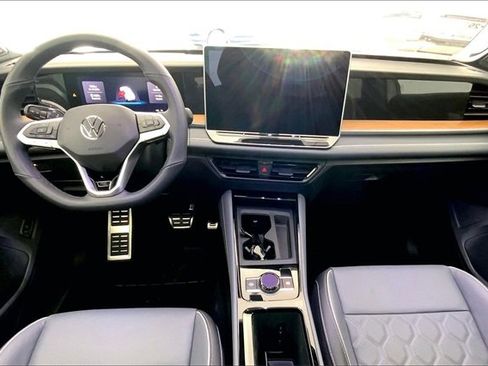 New 2026 Volkswagen Tiguan SEL R-Line image 6