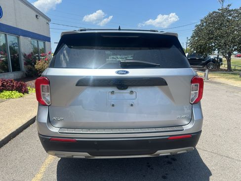 Used 2021 Ford Explorer XLT w/ Equipment Group 202A AWD/4WD image 4