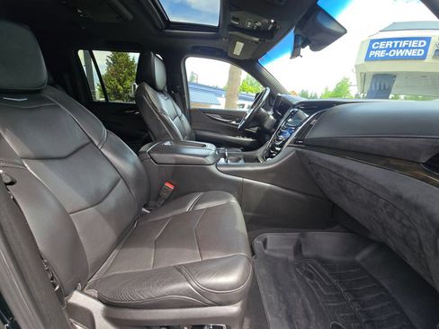 Used 2018 Cadillac Escalade ESV Platinum AWD/4WD image 11