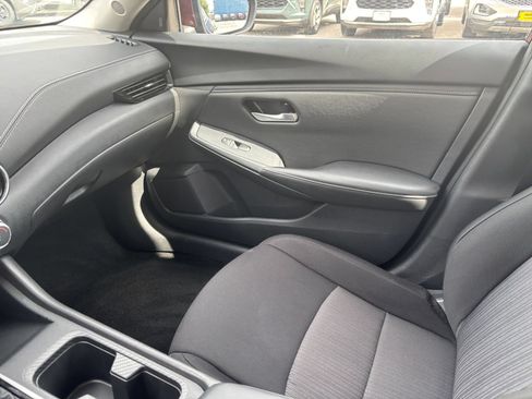 Used 2025 Nissan Sentra SV FWD image 29