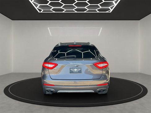 Used 2017 Maserati Levante w/ Luxury Package image 5