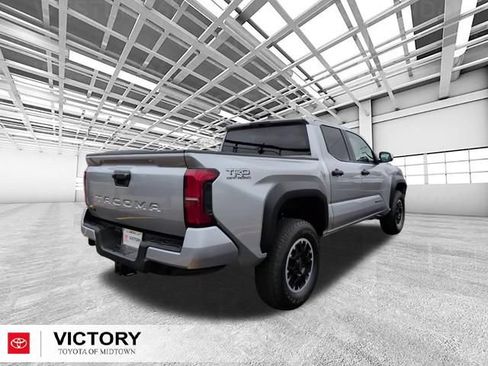 Used 2024 Toyota Tacoma TRD Off-Road AWD/4WD image 4