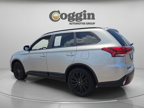 Used 2020 Mitsubishi Outlander SE FWD image 3