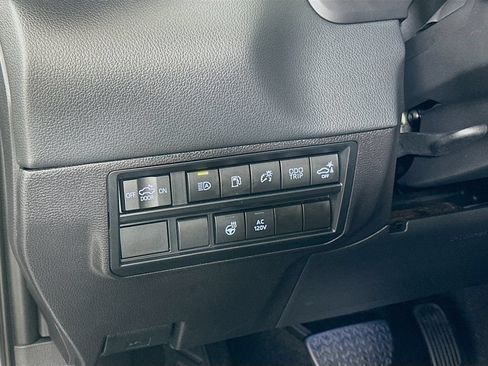 Used 2024 Toyota Tundra Limited AWD/4WD image 10