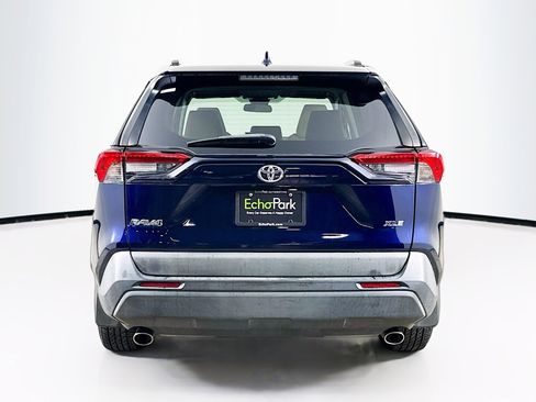 Used 2021 Toyota RAV4 XLE w/ Convenience Package image 7