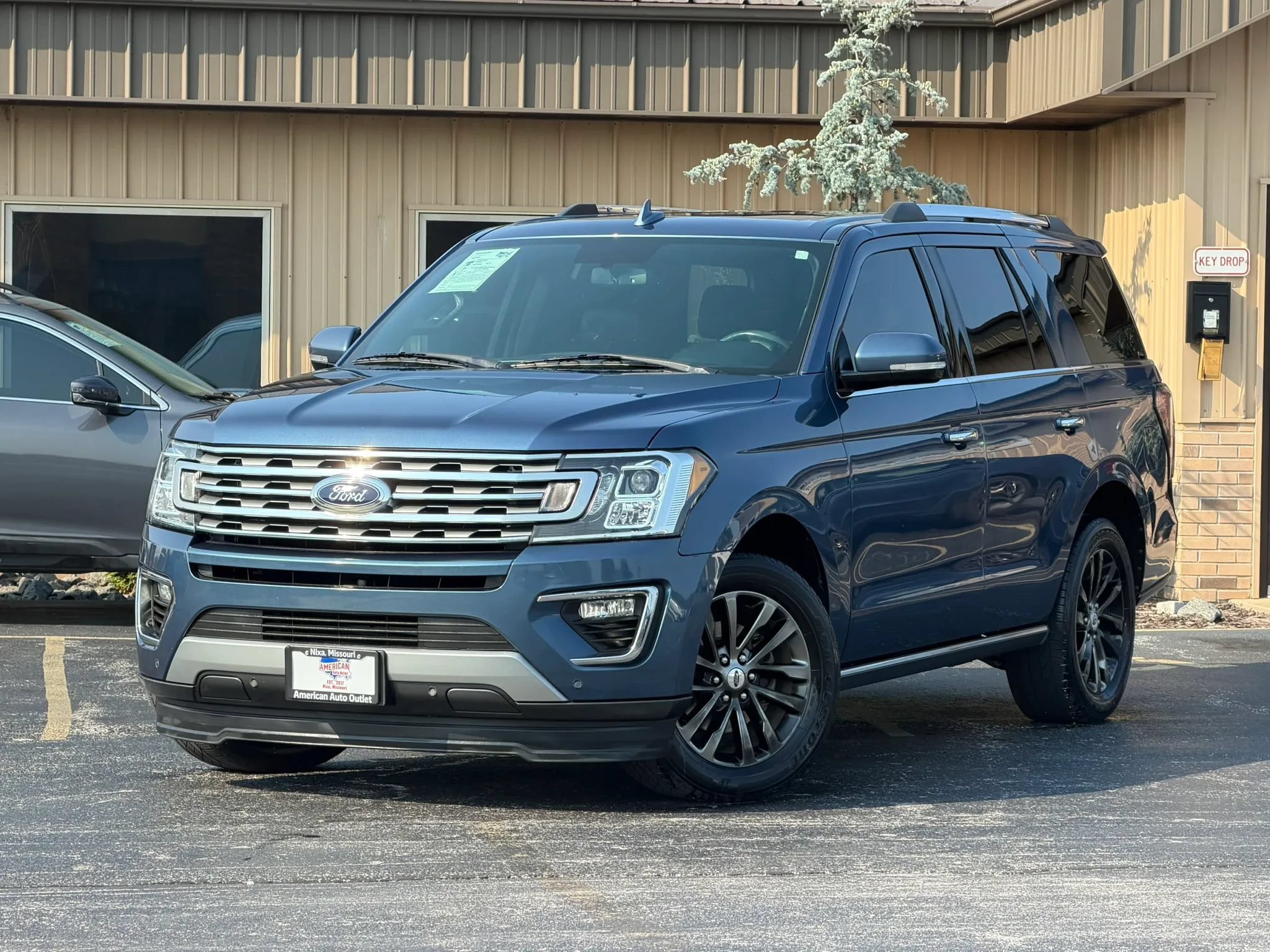 Used 2019 Ford Expedition Limited RWD image 2