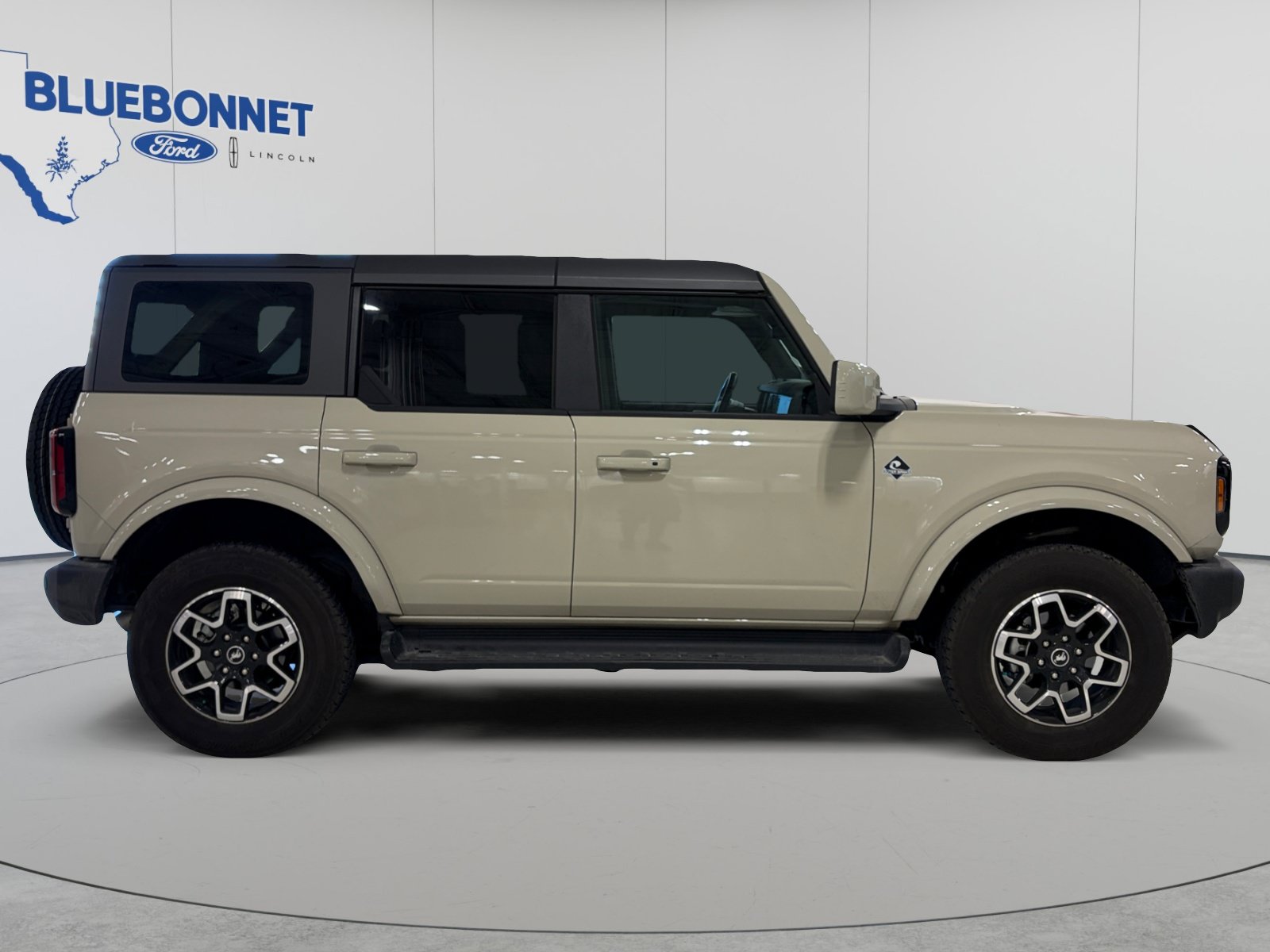 Used 2025 Ford Bronco Outer Banks AWD/4WD image 4