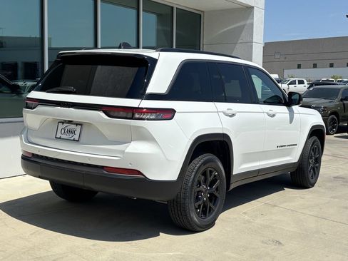 New 2026 Jeep Grand Cherokee Altitude RWD image 3