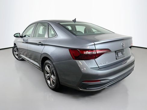 Used 2024 Volkswagen Jetta SE FWD image 5