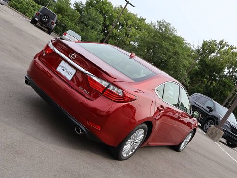Used 2015 Lexus ES 350 w/ Luxury Package FWD image 7