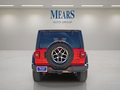 Used 2025 Jeep Wrangler Unlimited Rubicon AWD/4WD image 4