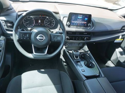 Used 2023 Nissan Rogue S image 6