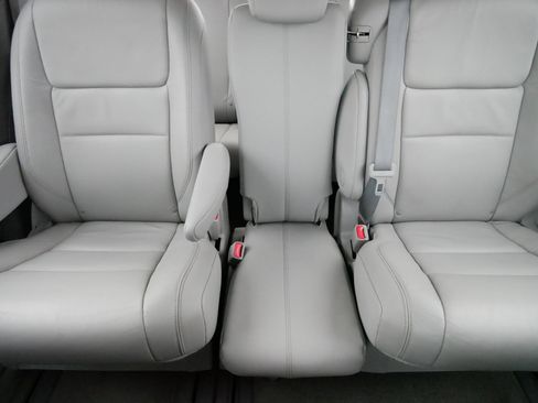 Used 2016 Toyota Sienna XLE image 13