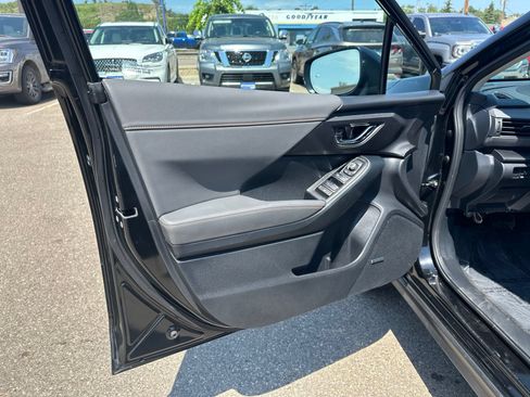 Used 2024 Subaru Crosstrek 2.5i Limited w/ Crosstrek Mirror Package AWD/4WD image 18