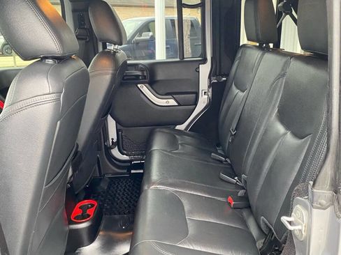 Used 2015 Jeep Wrangler Unlimited Sahara w/ Connectivity Group image 17
