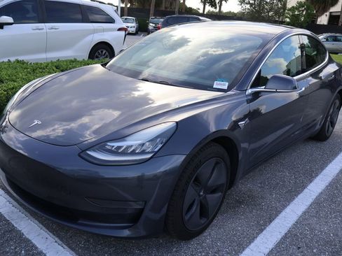 Used 2019 Tesla Model 3 Standard Range RWD image 2