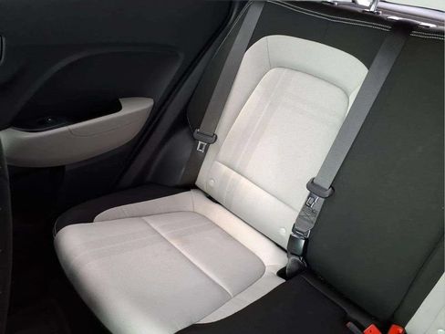 Used 2025 Hyundai Venue SEL FWD image 16