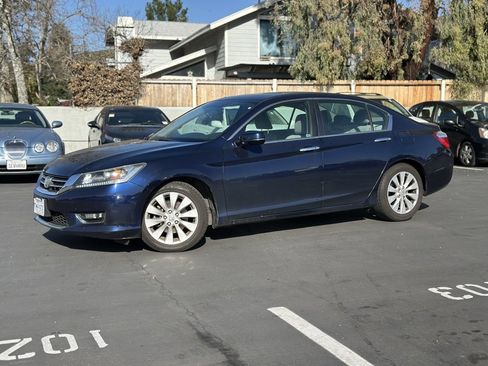 Used 2015 Honda Accord EX image 1