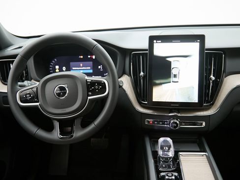 New 2026 Volvo XC60 B5 Plus w/ Protection Package Premier image 26