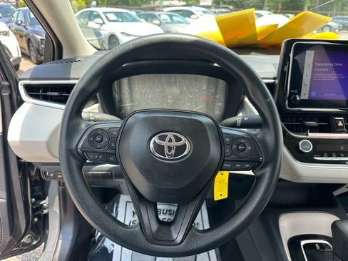 Used 2025 Toyota Corolla LE FWD image 19