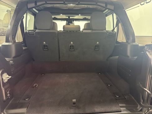 Used 2025 Jeep Wrangler Unlimited Sahara AWD/4WD image 29