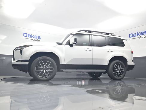 Used 2024 Lexus GX 550 w/ Accessory Package (2T) AWD/4WD image 44