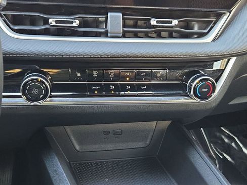 Used 2025 Chevrolet Equinox LT image 35