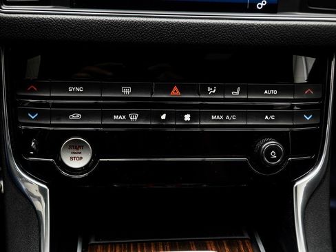 Used 2017 Jaguar XF S image 19