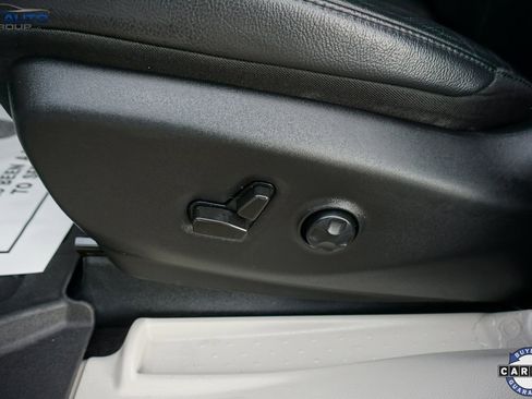 Used 2022 Chrysler Pacifica Touring-L image 32