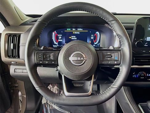 Certified 2024 Nissan Pathfinder Platinum w/ Black Appearance Package FWD image 13