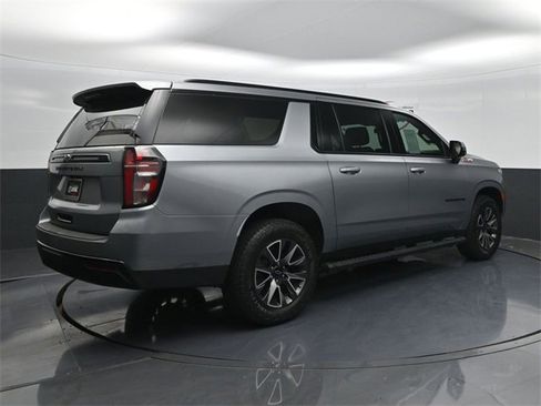 Used 2023 Chevrolet Suburban Z71 w/ Luxury Package image 7